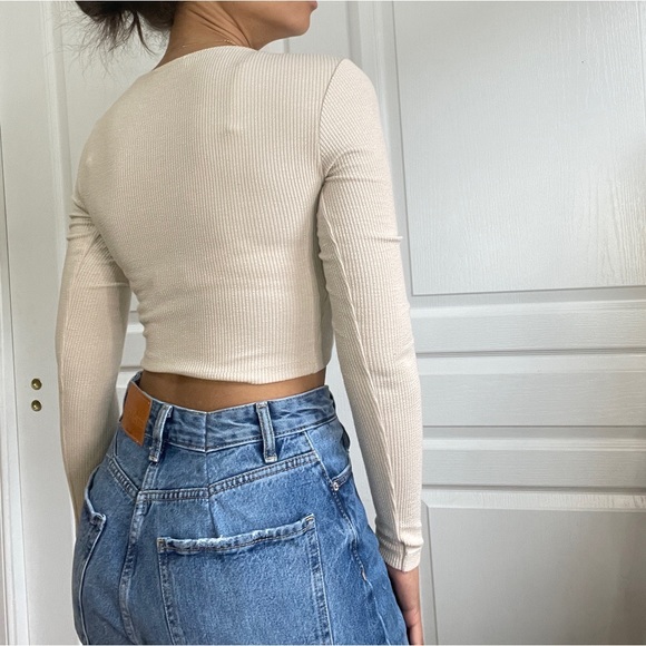 Textured crop top - Picture 2 of 9